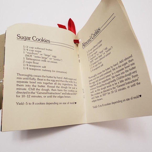 Brown Bag Cookie Mold Santa 1983 Hill Design Stoneware Christmas Recipe Book New - Picture 9 of 12